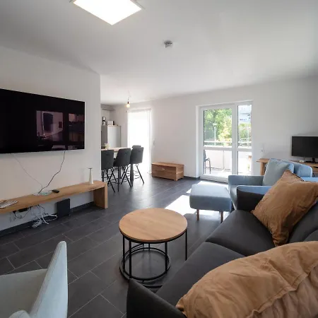 Jade Glueck * ヴィルヘルムスハーフェン