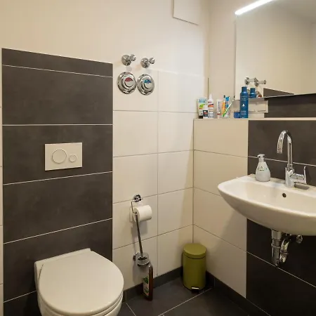 Jade Glueck Apartment